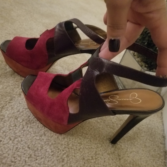 Shoes - Picture 6 of 8